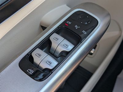 2025 Mercedes-Benz GLC - Photo 27