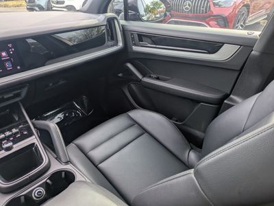 2024 Porsche Cayenne - Photo 16