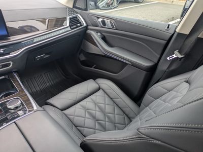 2025 BMW X7 - Photo 17