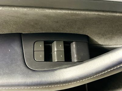 2023 Tesla Model 3 - Photo 14