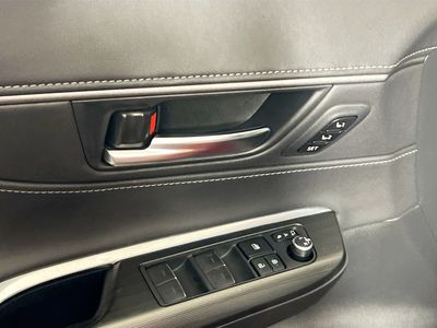 2024 Toyota Venza - Photo 14