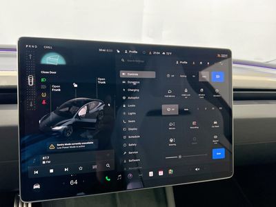 2024 Tesla Model 3 - Photo 18