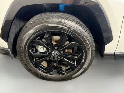 2025 Toyota RAV4 Hybrid - Photo 11