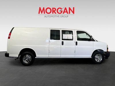 2021 Chevrolet Express 2500 - Photo 2