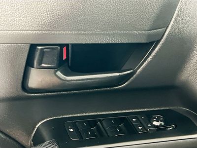 2024 Toyota Tacoma - Photo 8