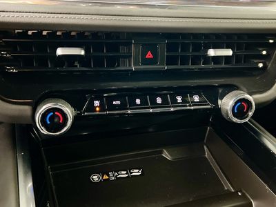 2025 Chevrolet Suburban - Photo 23