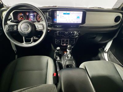 2024 Jeep Wrangler - Photo 25