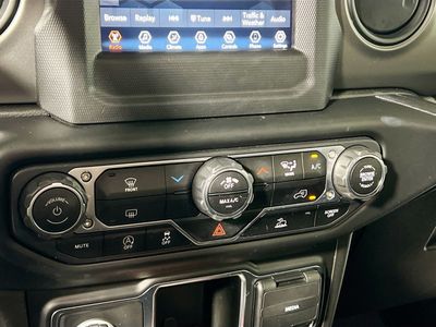2022 Jeep Wrangler - Photo 23