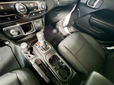 2022 Jeep Wrangler - Photo 22
