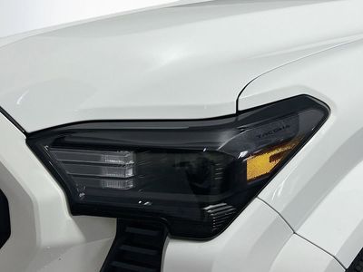 2025 Toyota Tacoma - Photo 9