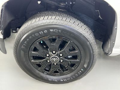 2025 Toyota Tacoma - Photo 11