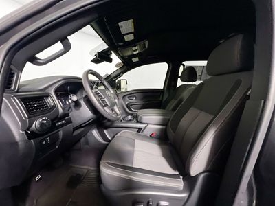 2023 Nissan Titan - Photo 12