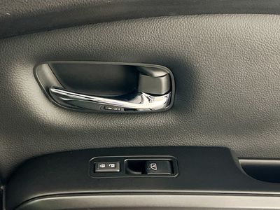 2023 Nissan Titan - Photo 28
