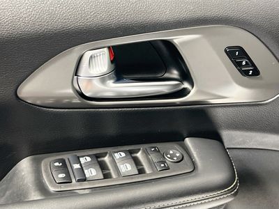 2025 Chrysler Pacifica - Photo 14