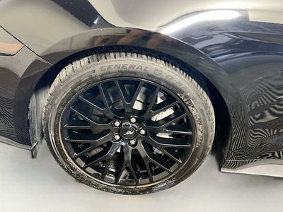 2020 Ford Mustang - Photo 11