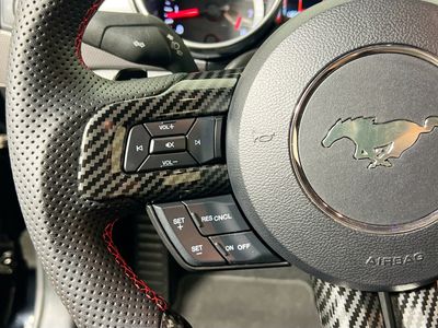 2020 Ford Mustang - Photo 16