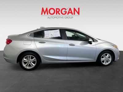 2017 Chevrolet Cruze - Photo 2