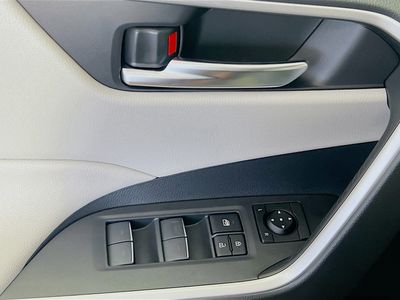 2025 Toyota RAV4 Hybrid - Photo 14