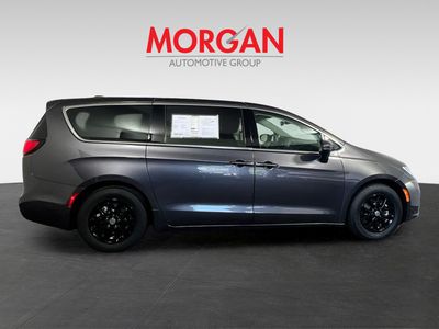 2023 Chrysler Pacifica - Photo 2