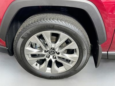 2025 Toyota RAV4 - Photo 11