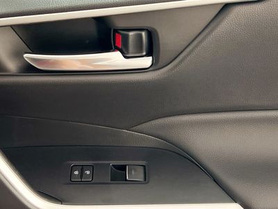 2025 Toyota RAV4 - Photo 28