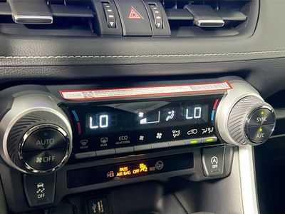 2025 Toyota RAV4 - Photo 23