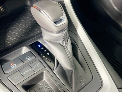 2025 Toyota RAV4 - Photo 21