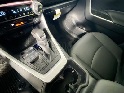 2025 Toyota RAV4 - Photo 22