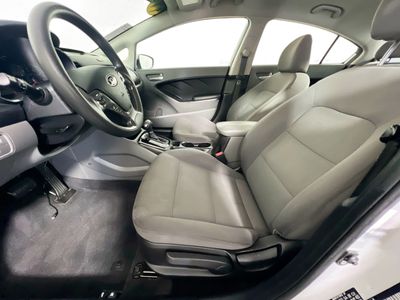 2017 Kia Forte - Photo 12