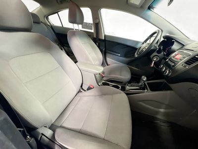 2017 Kia Forte - Photo 24
