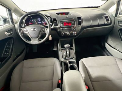 2017 Kia Forte - Photo 23