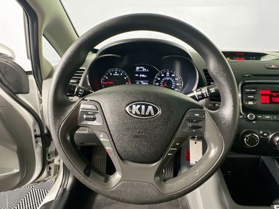 2017 Kia Forte - Photo 14