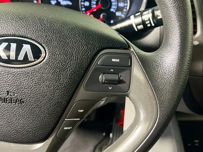 2017 Kia Forte - Photo 16