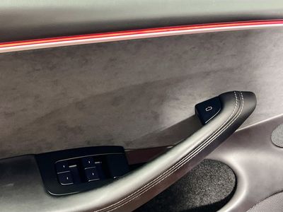2024 Tesla Model 3 - Photo 14