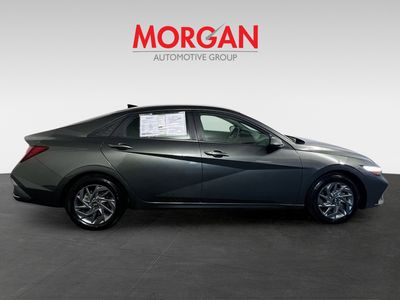 2024 Hyundai Elantra - Photo 2