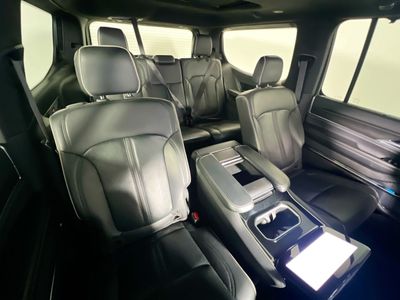 2024 Jeep Grand Wagoneer - Photo 29
