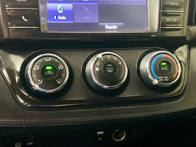 2018 Toyota RAV4 - Photo 20
