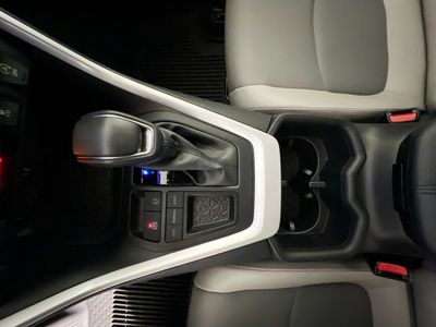 2025 Toyota RAV4 - Photo 22