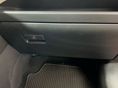 2025 Toyota RAV4 - Photo 31