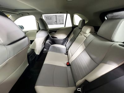 2025 Toyota RAV4 - Photo 25
