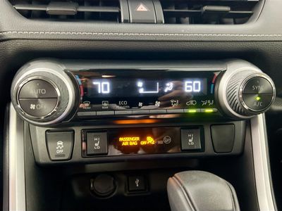 2020 Toyota RAV4 Hybrid - Photo 23