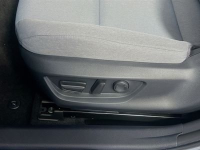 2025 Toyota Camry — photo 13 view
