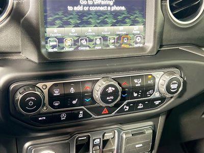 2022 Jeep Wrangler - Photo 23