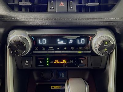 2024 Toyota RAV4 - Photo 23