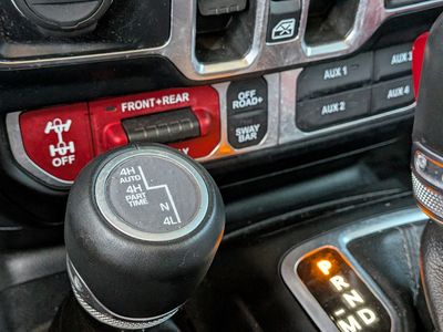 2024 Jeep Wrangler — photo 32 view