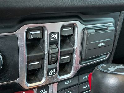 2024 Jeep Wrangler — photo 31 view