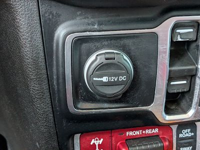 2024 Jeep Wrangler — photo 30 view