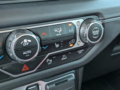 2024 Jeep Wrangler — photo 33 view