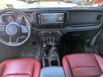 2024 Jeep Wrangler — photo 17 view