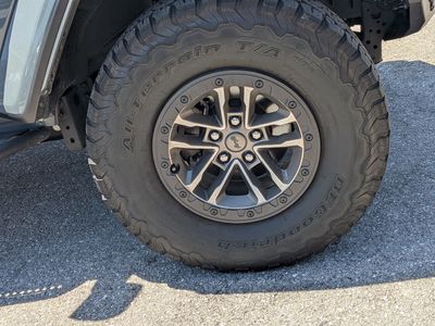 2024 Jeep Wrangler — photo 11 view